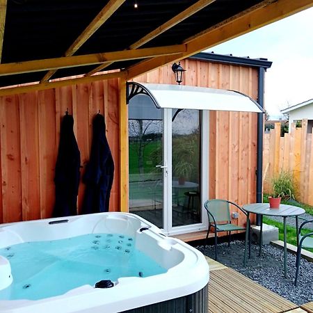 Chalet Cosy Avec Option Jacuzzi Saint-Genes-de-Fronsac Buitenkant foto